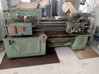 токарный станок TOS SV18RA