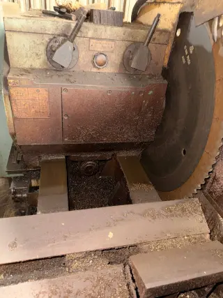 Круглопильный отрезной станок 8Г663-100