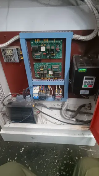 RDL-700 — это высокоскоростная компьютеризированная машина для резки и сварки пластиковых пакетов горячим способом. Она предназначена для пр