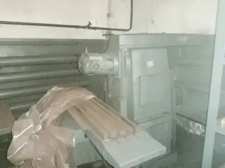 Широкоуниверсальный фрезерный станок 6Р82Ш