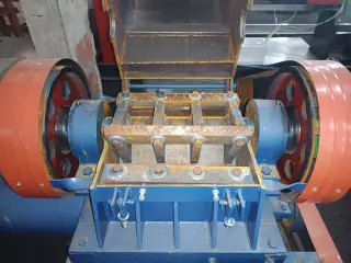 Дробилка для твердого полиэтилена DSG-520 MY