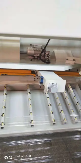 Гильотинные ножницы HGN 8x4000
