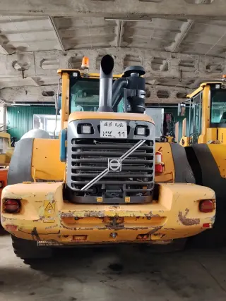 Фронтальный погрузчик Volvo L120F