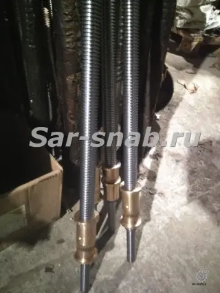 Винт поперечной подачи с гайками для станков