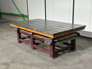 Чугунная плита с Т-пазом STOLLE - Welding Table MACH-ID 8529 Производитель: STOLLE Тип: Welding Table Год выпуска: 1995