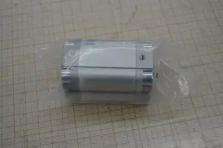 Пневмоцилиндр FESTO ADVU-25-30-P-A
