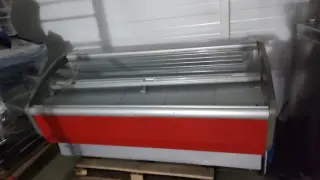 Холодильную витрину