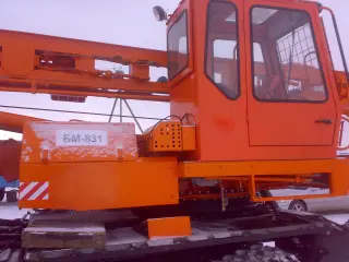 Бурильно-сваебойная машина БМ-831