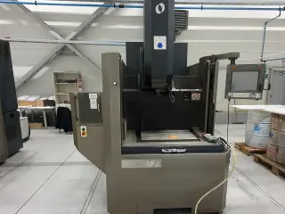 ЭЛЕКТРОЭРОЗИОННЫЙ СТАНОК MAKINO EDAF3