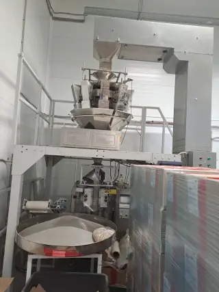 Вертикально упаковочная машина для сыпучих продуктов BF-430