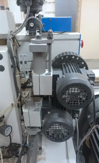 Кромкооблицовочный станок KDT KE-465JSKF