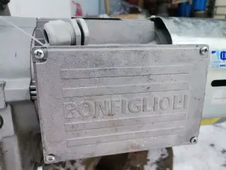 Мотор-редуктор Bonfiglioli A70 3 UH70 S3 i-120, двиг 4 квт