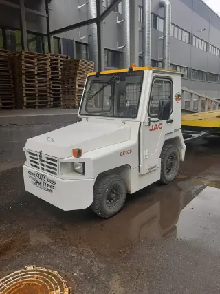 Продается Дизельный тягач JAC QCD20 с поворотной передаточной платформой