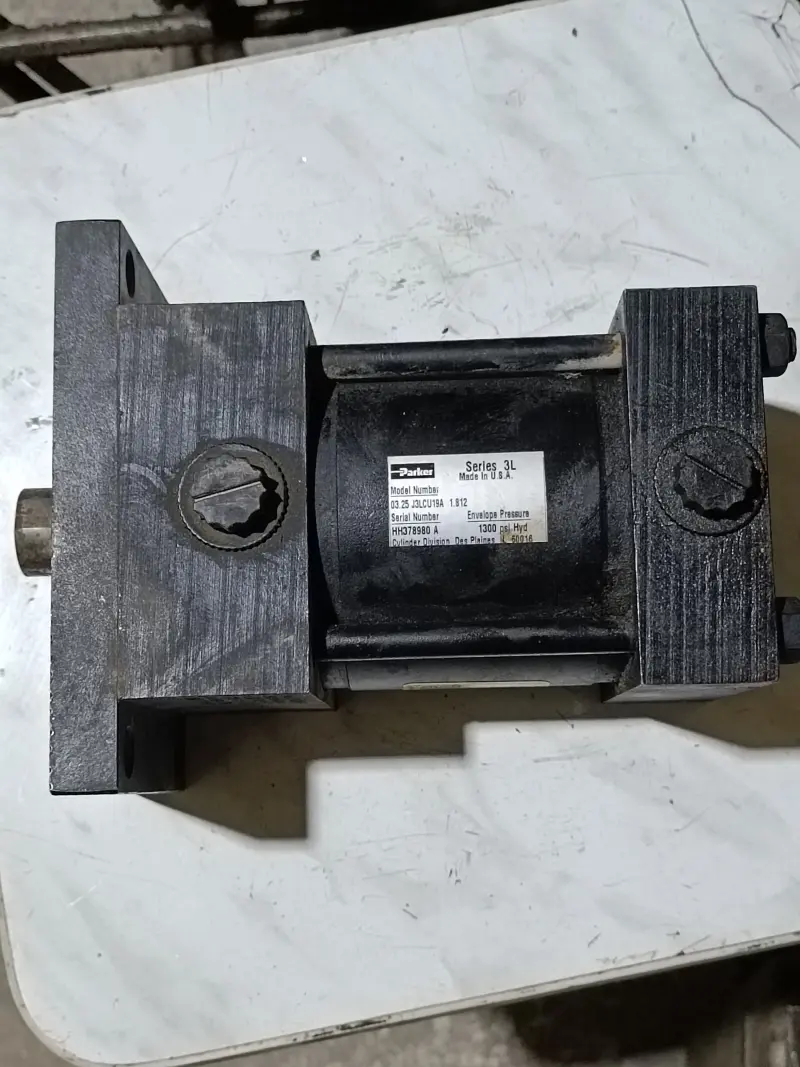 Пневмоцилиндр Parker 03.25.J3LCU19A 1.812