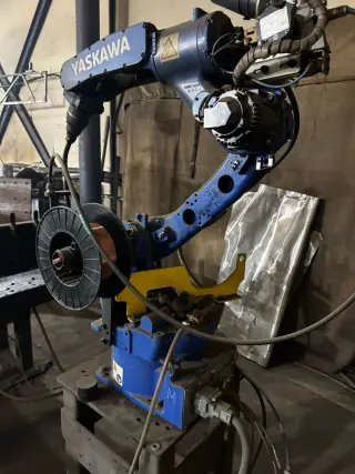 Сварочный робот Yaskawa AR 1440 с вращателем