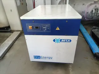 Комплектная линия розлива газ. и негаз. воды 6000 бут/час в ПЭТ 1,5л, 8000 бут/час 075л