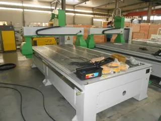 Фрезерный станок с ЧПУ Woodtec H1325L