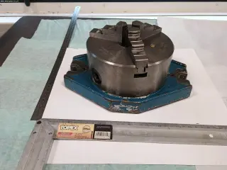 Обрабатывающий центр с ЧПУ HAAS VF-1