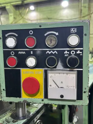 Широкоуниверсальный фрезерный станок TOS FN32