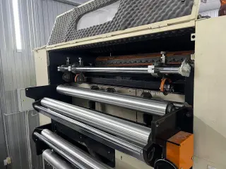 Флаторезка машина SBL NSC-1400, 2003 г.в. 2 рольные зарядки. Ширина роля 1400 мм