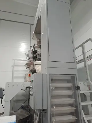 Вертикально упаковочная машина для сыпучих продуктов BF-430