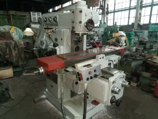 Станок фрезерный широкоуниверсальный 6Т82Ш