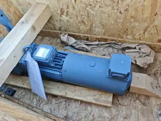 Мотор-редуктор Bauer BK30‑S4H0/D09SA4 TF‑FV S/Z008B8