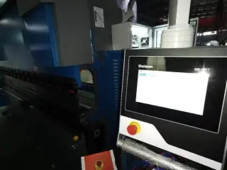 Пресс листогибочный LDMA 160/3200 c ЧПУ DELEM DA53T
