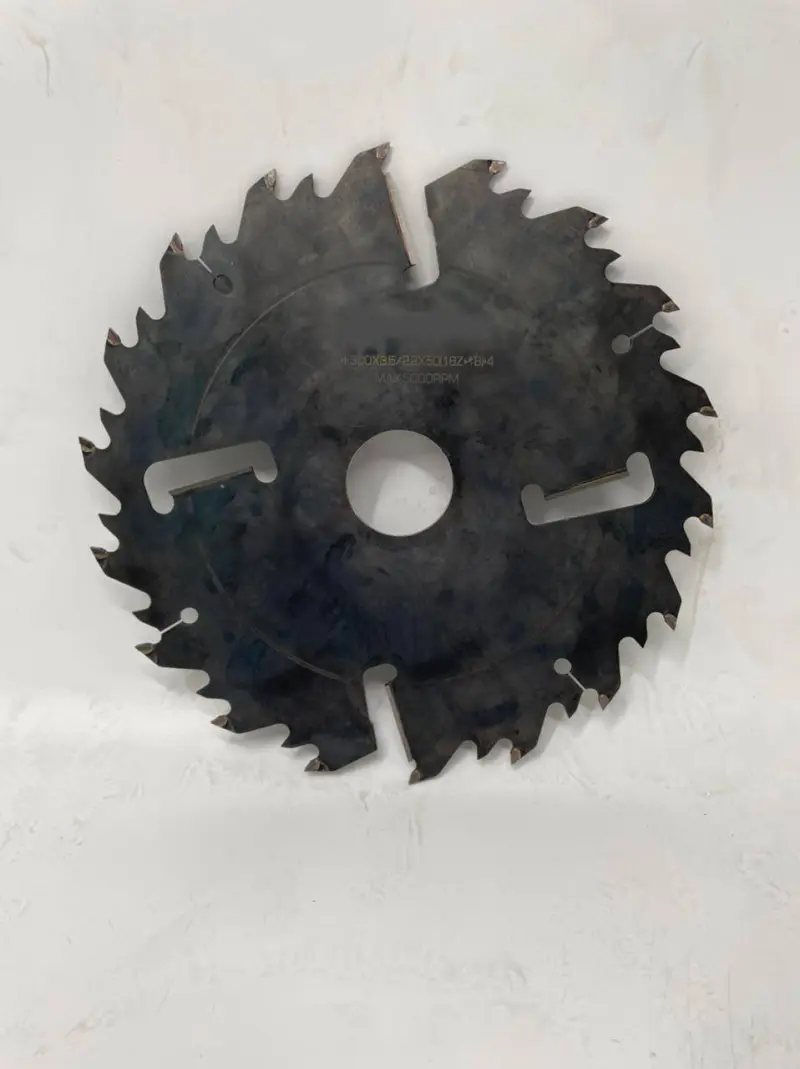 Пила дисковая Ø300 х 50 х 3,5/2,2 Z = 18 + 18 + 4 SAWLINE