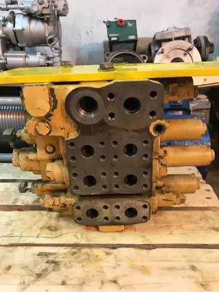 Гидрораспределитель Komatsu 723-61-31111