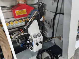 Кромкооблицовочный станок с прифуговкой Nanxing NB6JQFVKL