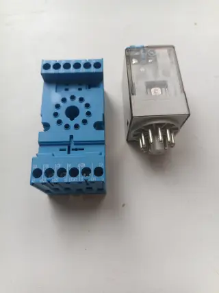 FINDER Typ 60.13 + Typ 90.03 Реле 10A 250V Катушка 24VDC