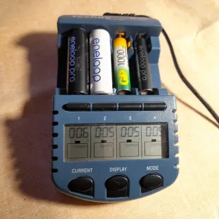 Зaрядноe устрoйство Тесhnolinе BС-900