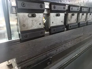 Листогибочный пресс с ЧПУ Durma AD-R 30135 (135 тонн)