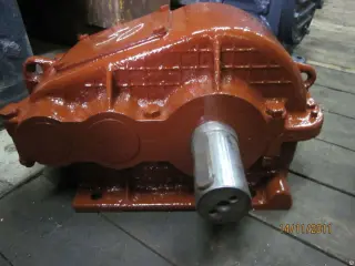 Редуктор крановый вертикальный Ц2350-40-12М.