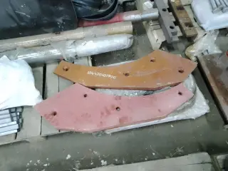 Футеровка левая СМД-75 1044701019
