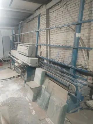 Станок для обработки кромки стекла, стол и сверлильный