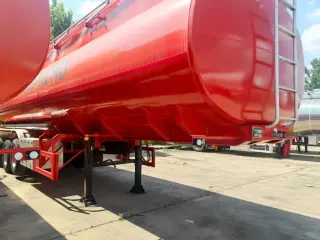 Полуприцеп-цистерна SHENGRUN SKW9402GYYA объём 36м3, для перевозки светлых нефтепродуктов