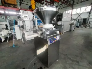 Шприц вакуумный с перекрутчиком Frey F50