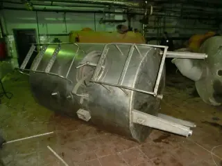 Емкость нержавеющая, объем 2 куб.м.,