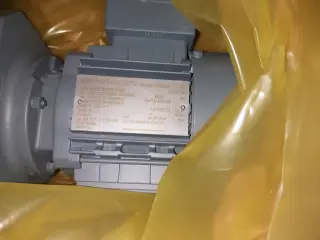 Мотор-редуктор KAF57 R37 (Sew-Eurodrive) Финляндия, цена 46000,00 руб