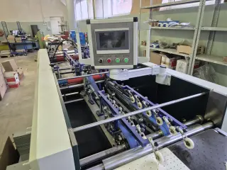 Станок для загибки клапанов переплетной крышки