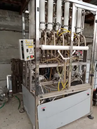 Автомат розлива газ воды или пива в ПЭТ бутылки. Линейный