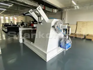 Оптоволоконный лазерный станок с автоматической рулонной подачей и конвейерным столом XTC-1560K/3000 Raycus/Reci