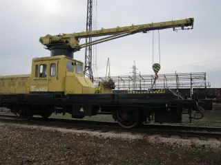 Автодрезина ДГКу-5 (дрезина грузовая крановая универсальная)