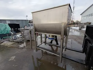 Смеситель сыпучих 1000л с транспортером