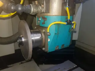 Шлифовальный станок с ЧПУ Schneeberger Aries ENP 2 Ø 4304 = Mach4metal
