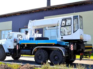 Универсальная бурильная машина УБМ-85