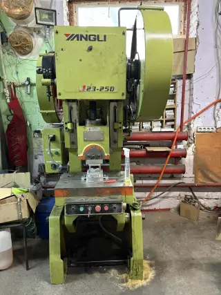 Кривошипный пресс Yangli J23-25D