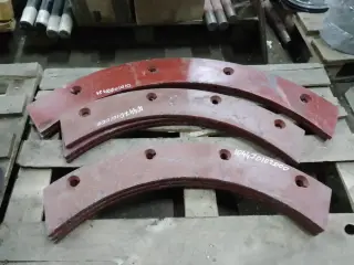 Сектор с наплавкой левый СМД-75 104470101000